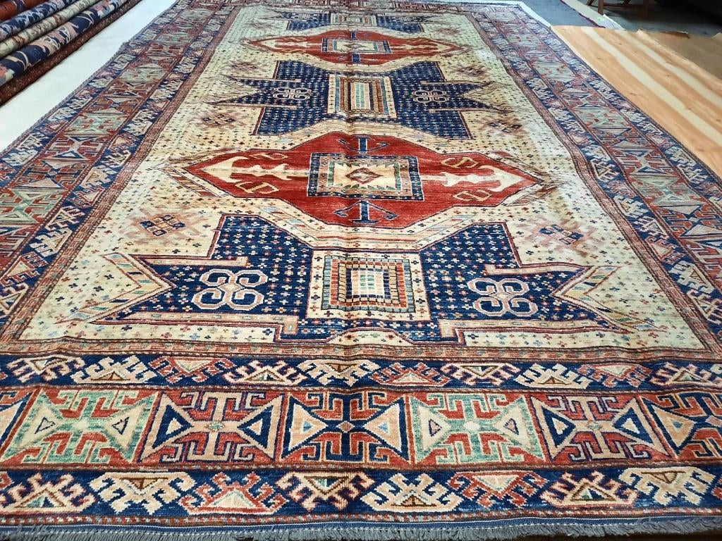Kazak handgeknoopt kostbare tapijt Uit Afghanistan 335x215cm, Huis en Inrichting, Ophalen, 200 cm of meer, Zo goed als nieuw, 200 cm of meer