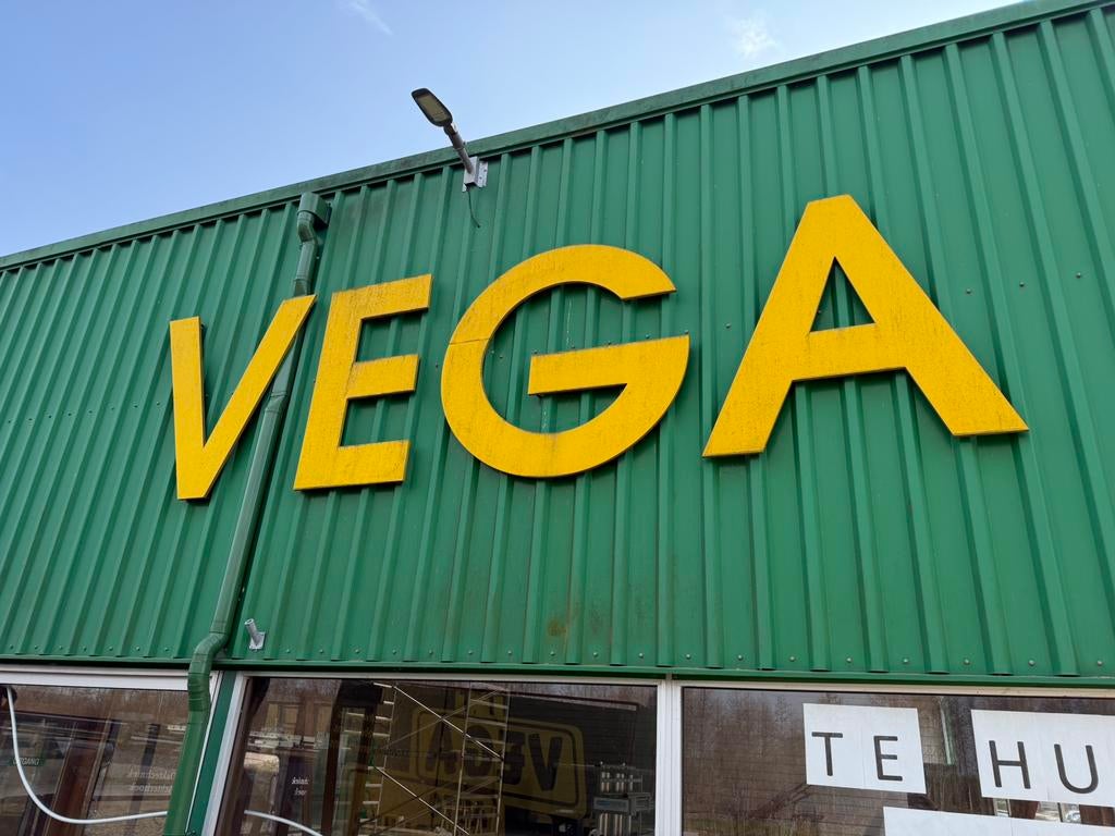 8 stuks grote VEGA letters. Vintage, Ophalen