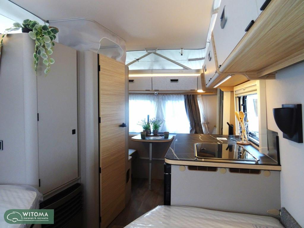 Eriba Touring 542 50 jaar Witoma voordeel!, Caravans en Kamperen, Schokbreker, 4 tot 5 meter, Eriba, Overige typen