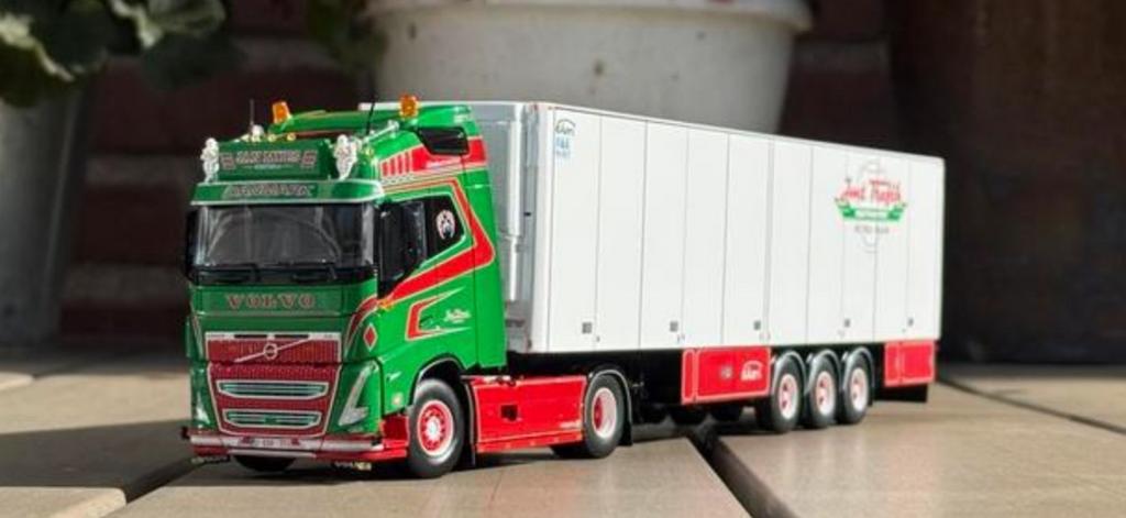Volvo FH met koeloplegger van Jan mues., Hobby en Vrije tijd, Modelauto's | 1:50, Ophalen of Verzenden, Zo goed als nieuw, Bus of Vrachtwagen