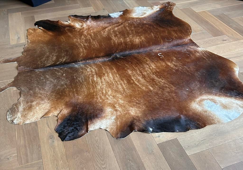 IKEA Echte Koeienhuid - Bruin Gemêleerd - Z.G.A.N., Huis en Inrichting, Stoffering | Tapijten en Kleden, Ophalen, Bruin, 150 tot 200 cm