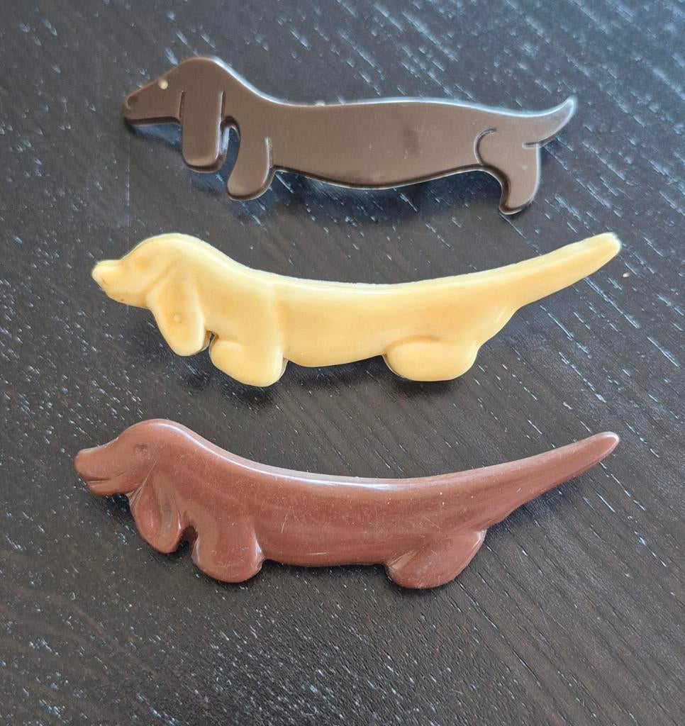 Vintage teckel broches, Ophalen of Verzenden, Zo goed als nieuw, Overige kleuren, Overige materialen