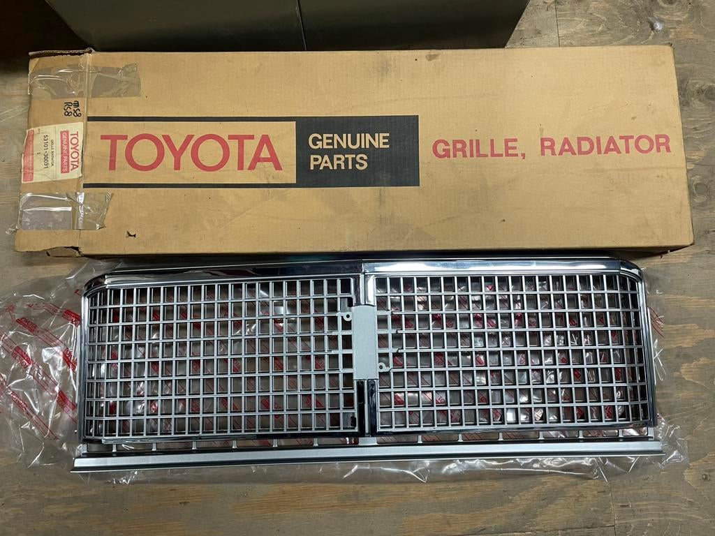 Toyota crown ms8 rs8 gril nieuw 53101-30091, Ophalen of Verzenden, Nieuw