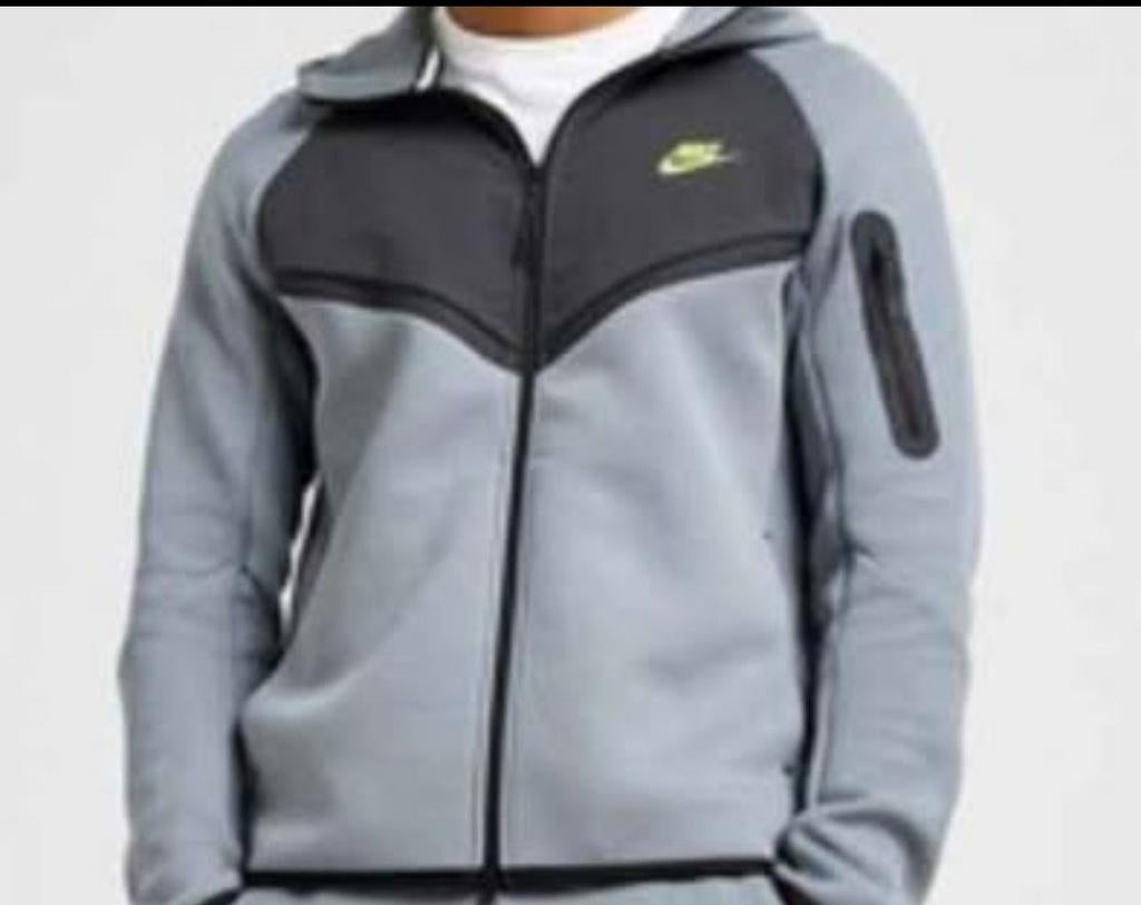 Nike Tech Fleece, Kleding | Heren, Sportkleding, Ophalen of Verzenden, Grijs, Algemeen, Maat 56/58 (XL)