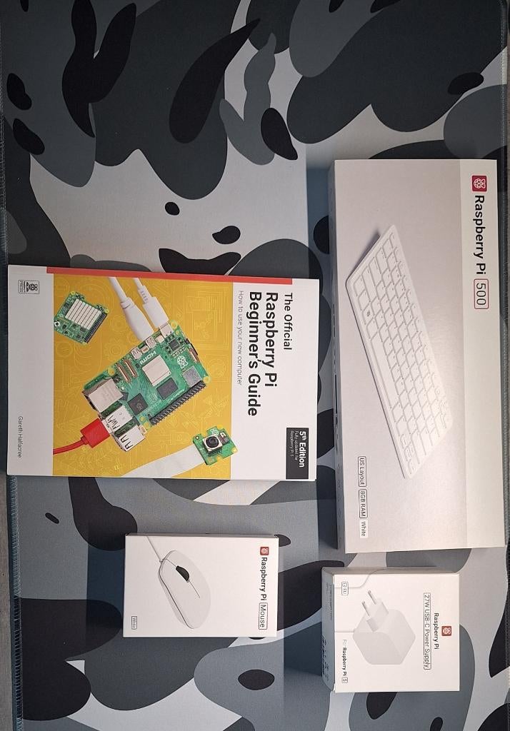 Raspberry PI 500 +desktop kit, Overige merken, 2 tot 3 Ghz, 8 GB, Ophalen of Verzenden