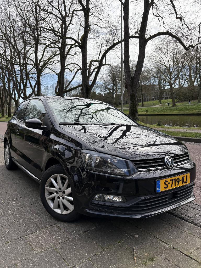 Volkswagen Polo 1.2 TSI 66KW 2016 Zwart, Auto's, Stof, 40 €/maand, 4 cilinders, Zwart