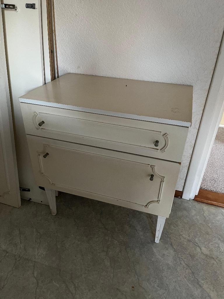 Antieke witte kast, Ophalen