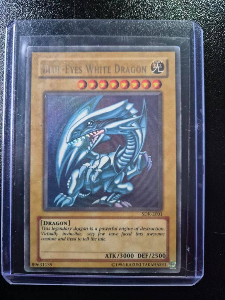 Blue-Eyes White Dragon SDK-E001 Yu-Gi-Oh! Kaart, Ophalen of Verzenden, Zo goed als nieuw