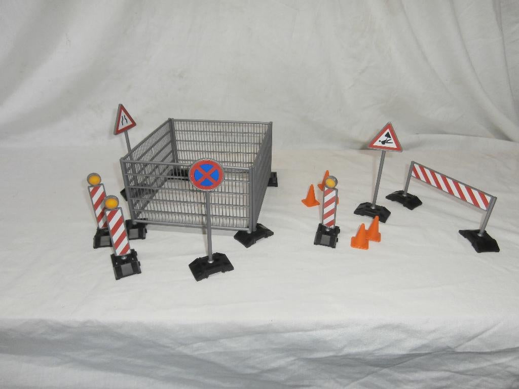Bruder verkeersborden, hekken en pionnen, Ophalen, Zo goed als nieuw