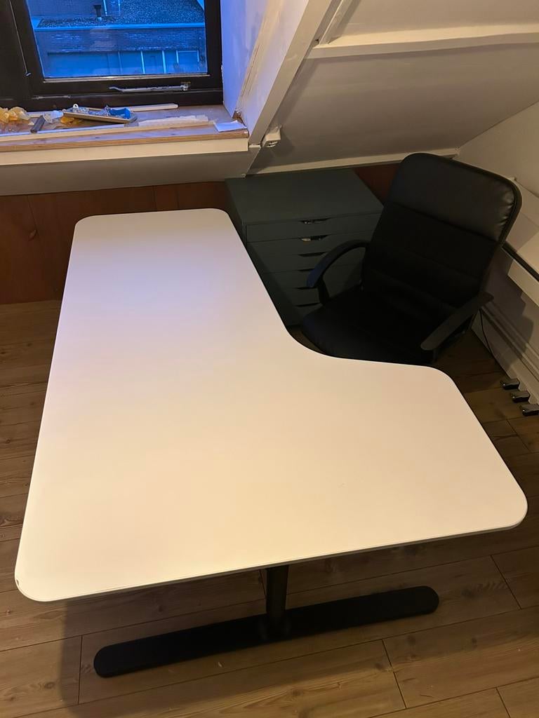 Wit buro 160 x 110 cm verstelbaar in hoogte, Ophalen of Verzenden, Zo goed als nieuw
