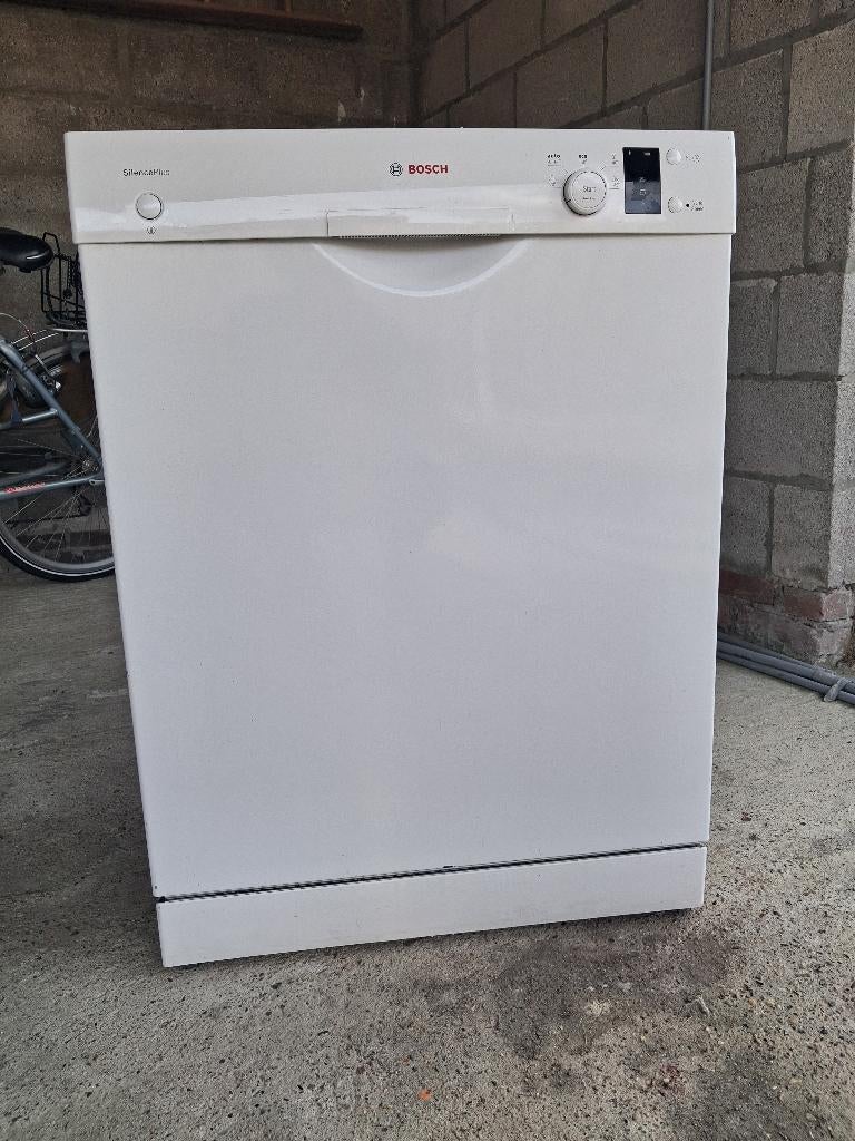 Vaatwasser Bosch SilencePlus, Ophalen, Tussenbouw, Energieklasse A of zuiniger, Zo goed als nieuw