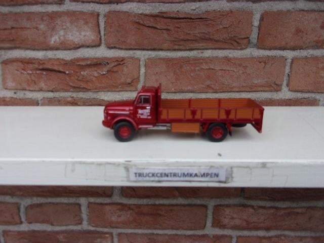 Tekno  Volvo  495  Motorwagen  van  J.  Peeters.