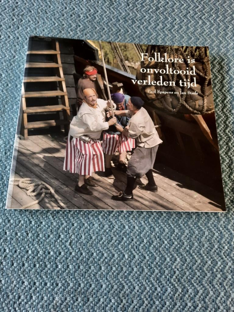 Folklore is onvoltooid verleden tijd, Ophalen of Verzenden, 20e eeuw of later, Zo goed als nieuw, Paul Spapens en Jan Stadts