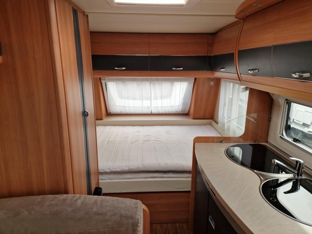 Hobby De Luxe 400 SF Isabella tent/Fietsdrager, Caravans en Kamperen, Caravans, Hobby, Bedrijf, Treinzit, Dwarsbed