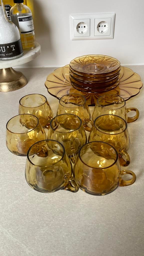 Amberkleurige glazen kopjes en schotels Art deco, Ophalen