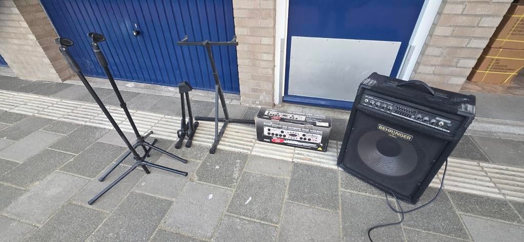 Behringer Versterker met Paneel, Ophalen, Gebruikt, Basgitaar, 50 tot 100 watt