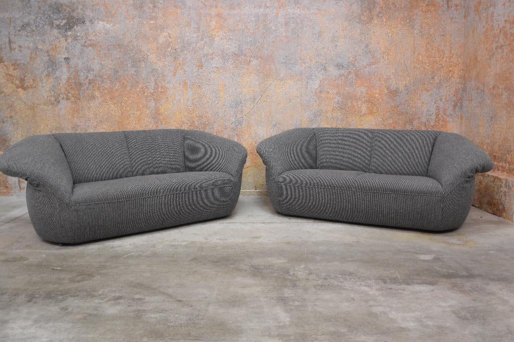 ZGAN! 2 grijze stoffen Leolux Gynko design banken prijs ps, Leolux, Leolux, 150 tot 200 cm, 75 tot 100 cm