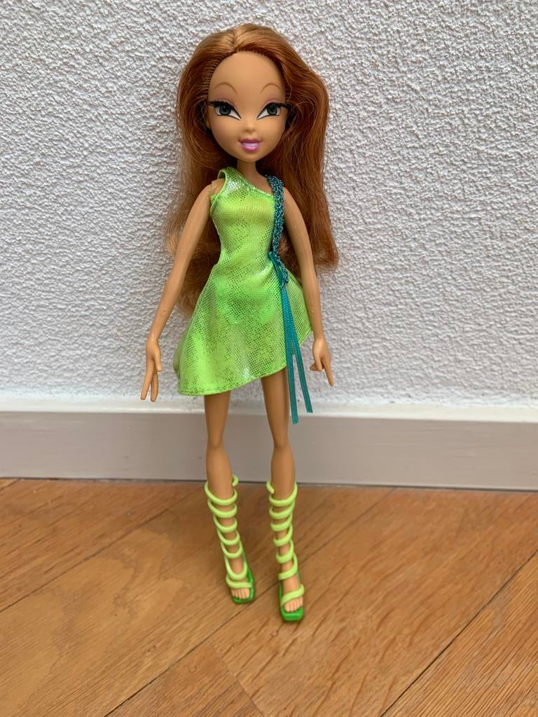 Winx Club Flora Singsational, Verzamelen, Poppen, Zo goed als nieuw, Fashion Doll, Ophalen of Verzenden