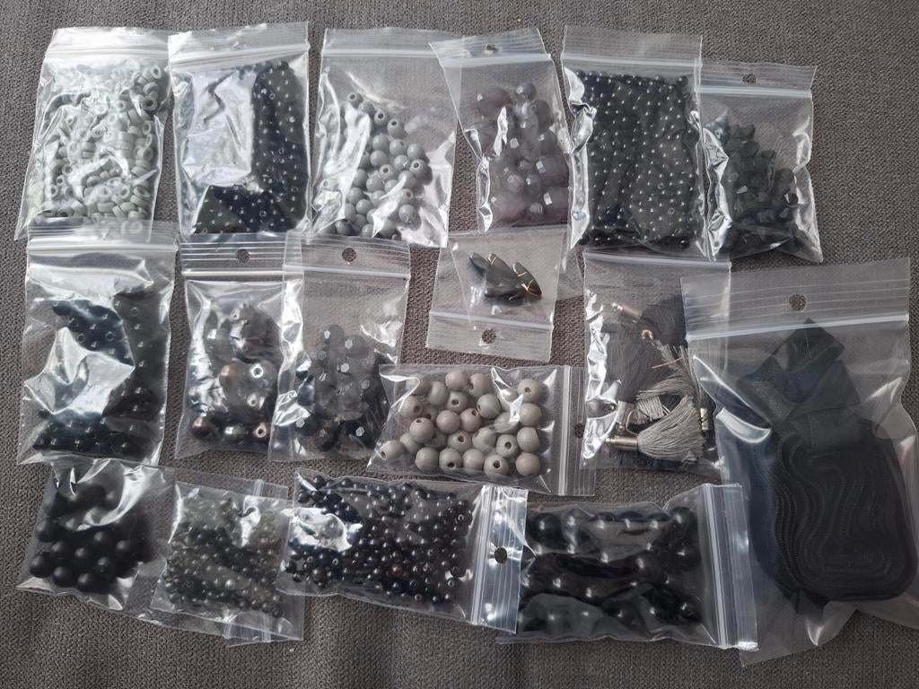 Pakket partij kunstof kralen zwart grijs, Ophalen of Verzenden, Nieuw, Kraal