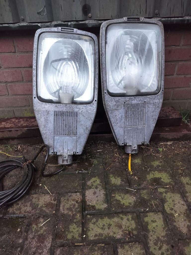 Agromet meststrooier achterschot en erfverlichting, Ophalen