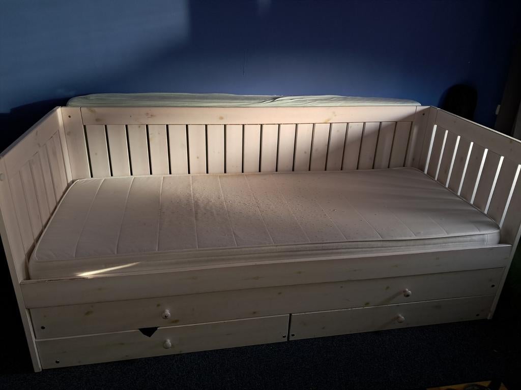 Bedbank met logeerlade., Ophalen