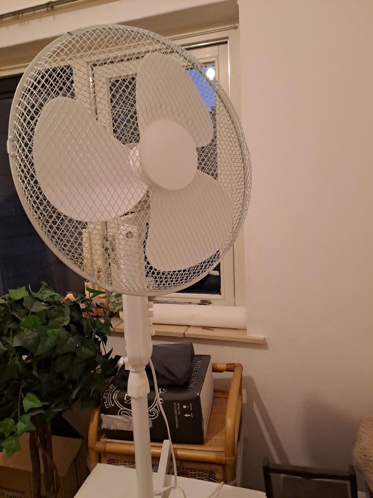 Witte ventilator, in hoogte verstelbaar, Witgoed en Apparatuur, Ophalen of Verzenden
