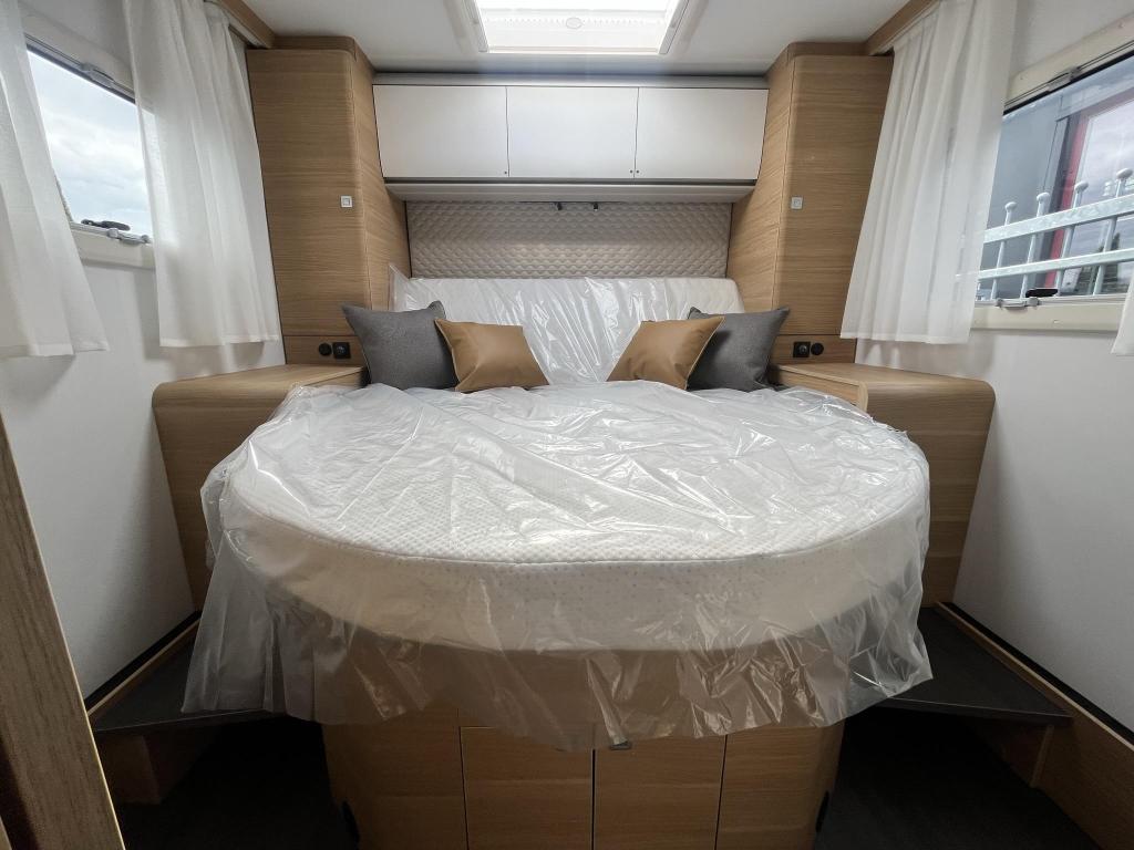 Adria Coral Plus 670 SC - QUEENSBED, Automaat, Standaard zit, Fiat, Bedrijf