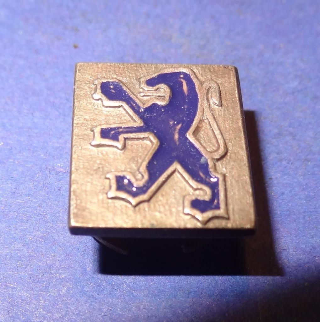 Peugeot Revers Knoop 15 x 13 mm, Verzamelen, Verzenden, Gebruikt, Transport, Speldje of Pin