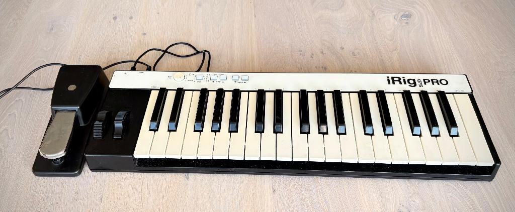 IK Multimedia iRig Keys Pro MIDI key +.Pedaal, Ophalen of Verzenden, Zo goed als nieuw