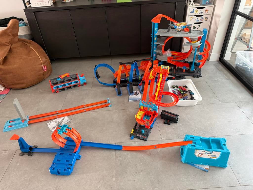 Grote Hot Wheels Ultimate Garage en diverse racebanen, Ophalen, Gebruikt