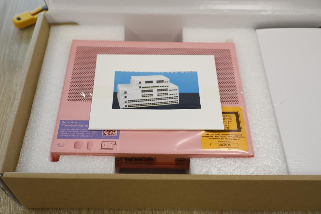 Cisco netwerkswitch CBS350, Computers en Software, Netwerk switches, Ophalen, Nieuw