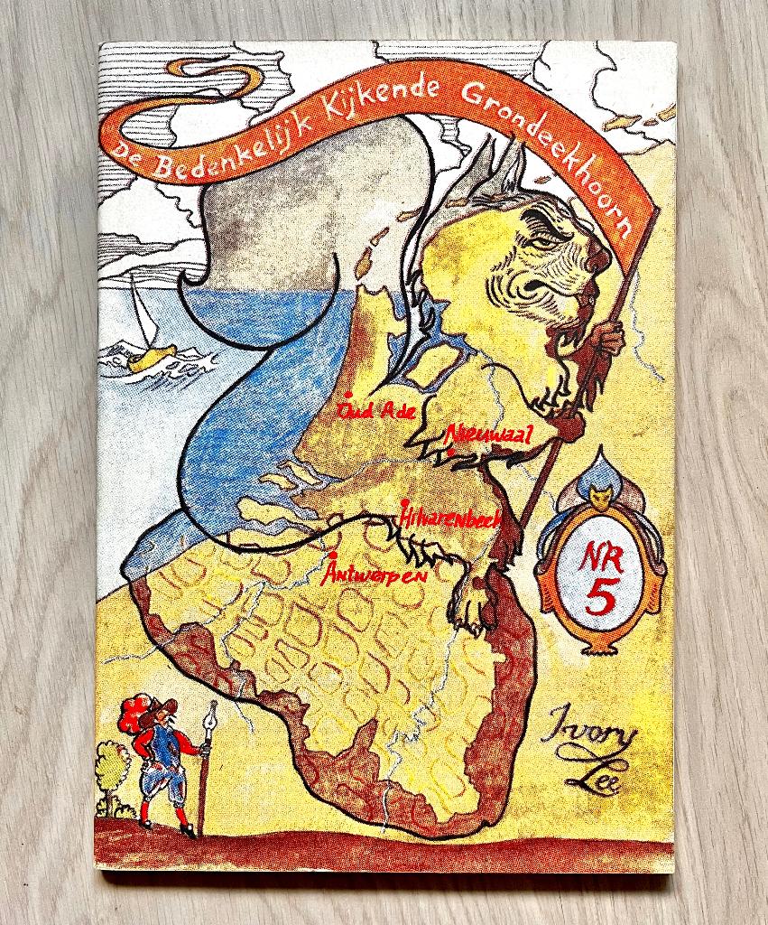 De Bedenkelijk Kijkende Grondeekhoorn 5 - Gummbah, De Leijer, Boeken, Eén stripboek, Ophalen of Verzenden, Zo goed als nieuw, Gummbah