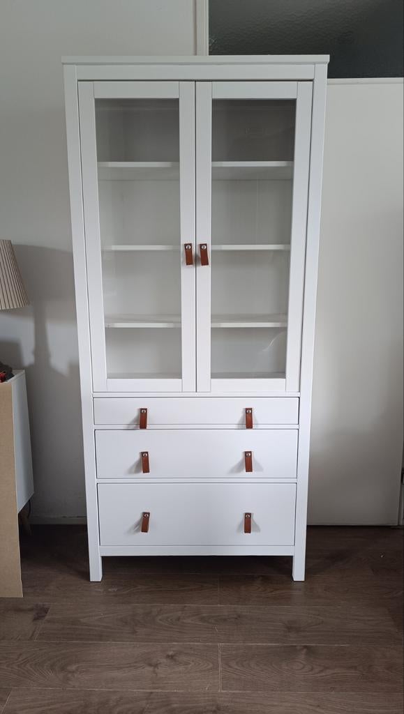 Hemnes vitrinekast boekenkast met glazen deuren, Ophalen, Gebruikt, 50 tot 100 cm, 150 tot 200 cm