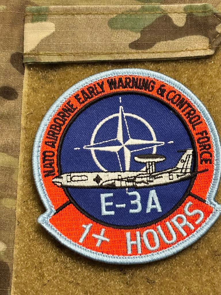 Embleem nato awacs 1+ hours, Verzenden, Luchtmacht, Embleem of Badge