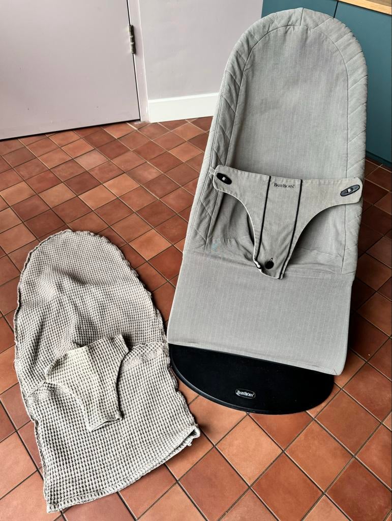 Baby Björn wipstoel met extra hoes en speelboog, Kinderen en Baby's, Wipstoeltjes, Ophalen, Gebruikt, Wipstoel, Met gordel(s) of riempje(s)