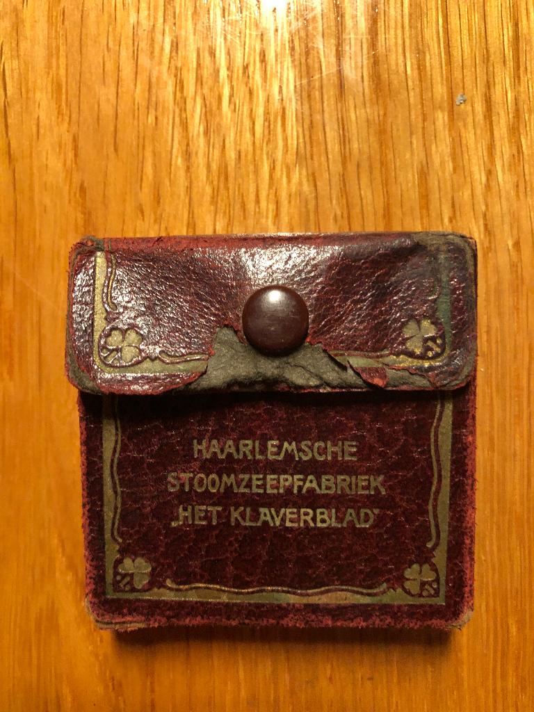 Antiek 1910 complee dominoset Zeepfabriek Klaverblad Haarlem, Verzenden, Gebruikt, Reclamebord