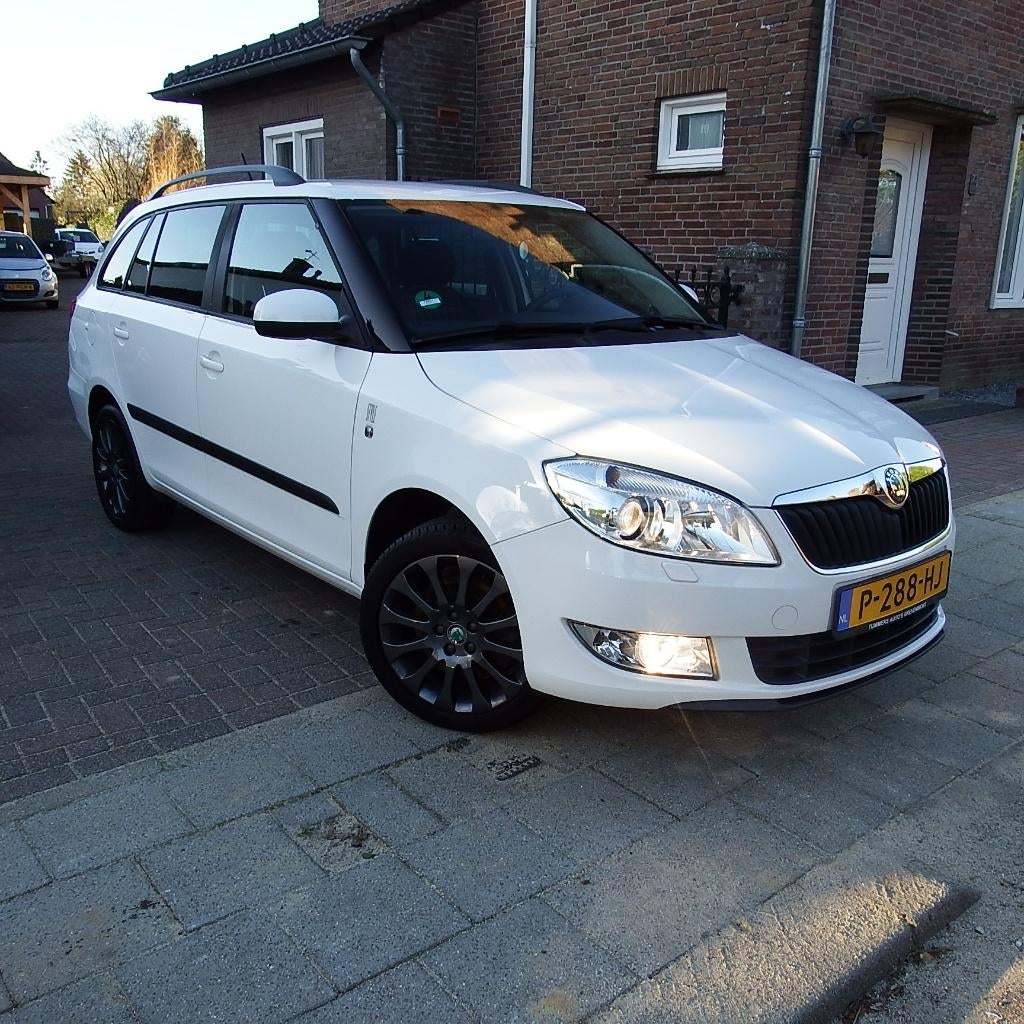 Skoda Fabia 1.2 TSI 77KW Combi Dsg-7 2013 Wit Nwe APK !!!, Stof, Zwart, 4 cilinders, 19 km/l
