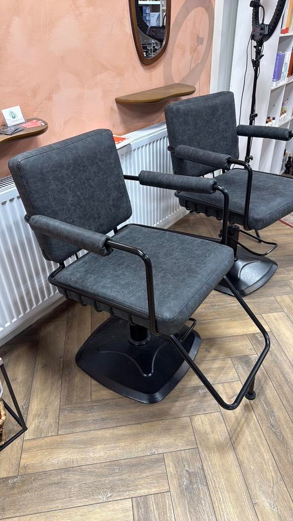 NIEUWE KAPPERSSTOELEN! Nieuw €380 per stuk!!, Diensten en Vakmensen, Kappers en Thuiskappers