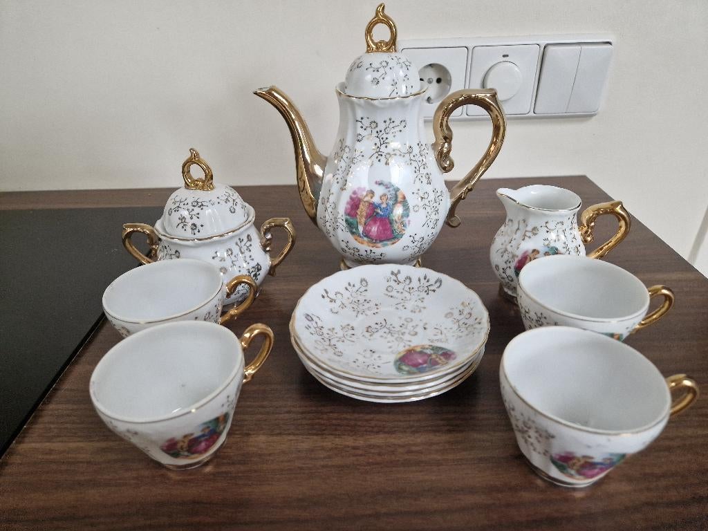 mooi compleet mokkaservies, Ophalen of Verzenden, Zo goed als nieuw, Porselein, Compleet servies