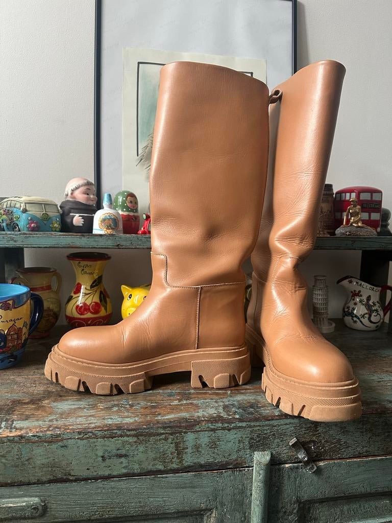 Gia x Pernille Teisbaek size 38/39 laarzen, Kleding | Dames, Schoenen, Hoge laarzen, Bruin, Verzenden, Zo goed als nieuw