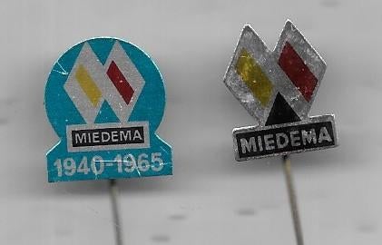 MIEDEMA 2 VERSCHILLENDE SPELDEN, Ophalen of Verzenden, Gebruikt, Overige onderwerpen, Speldje of Pin