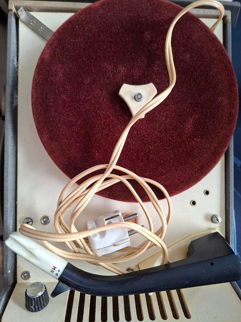 Philips koffer platenspeler., Ophalen, Gebruikt, Philips