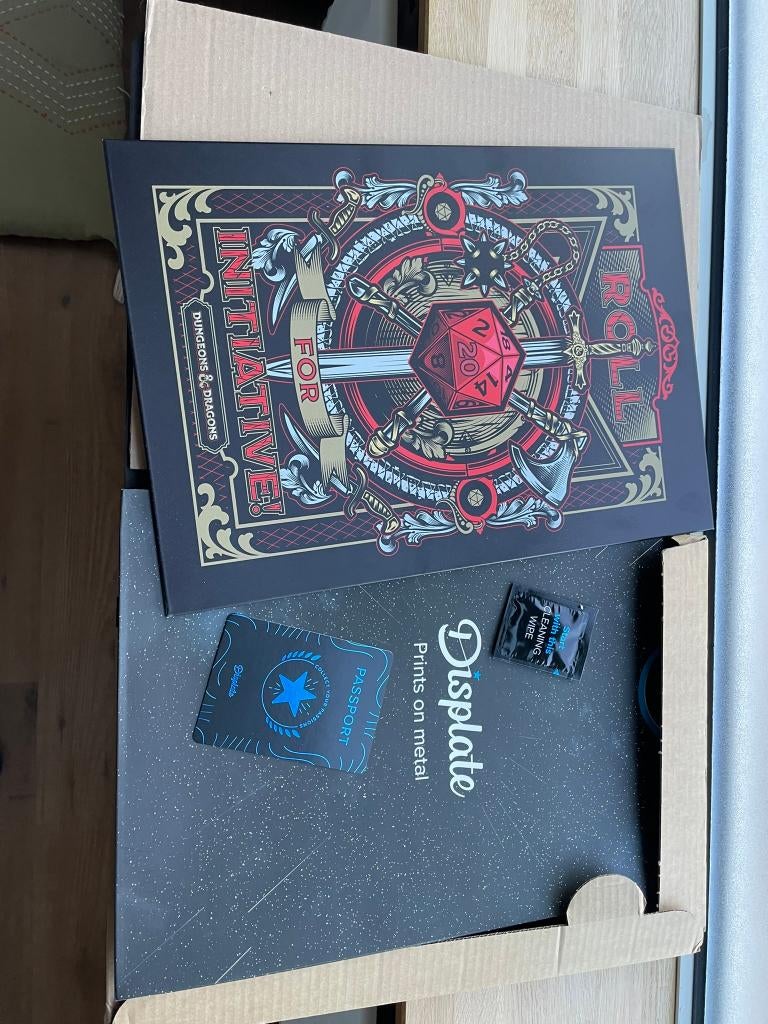 Displate - D&D Roll for initiative (matte), Verzamelen, Posters, Zo goed als nieuw, Overige onderwerpen, A1 t/m A3, Rechthoekig Staand