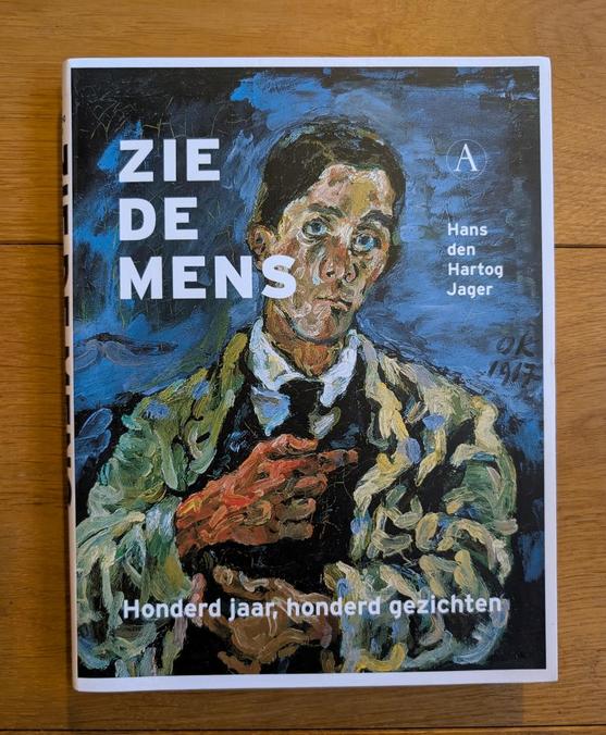 Hans den Hartog Jager - Zie de mens: Honderd jaar, gezichten, Boeken, Ophalen of Verzenden, Zo goed als nieuw, Hans den Hartog Jager