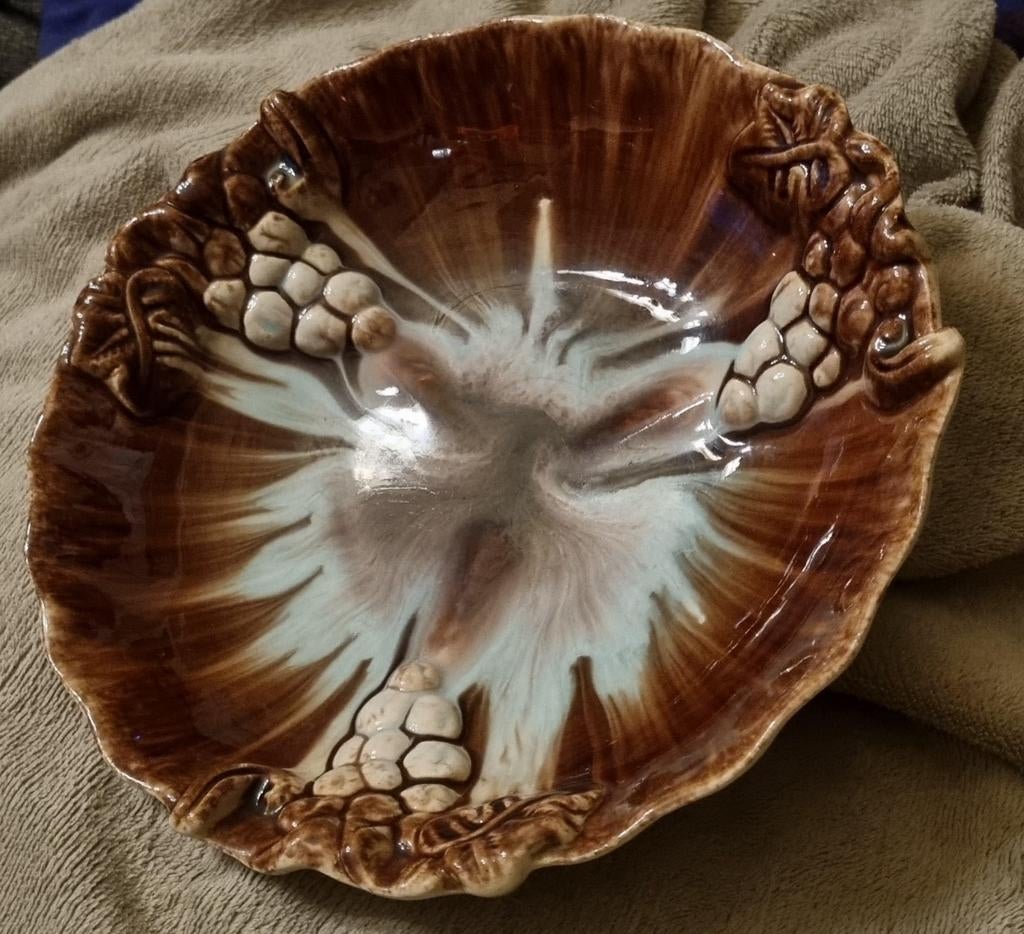 Vintage Jasba Fruitschaal West-Duitsland Lavaglazuur Druiven, Antiek en Kunst, Antiek | Keramiek en Aardewerk, Ophalen