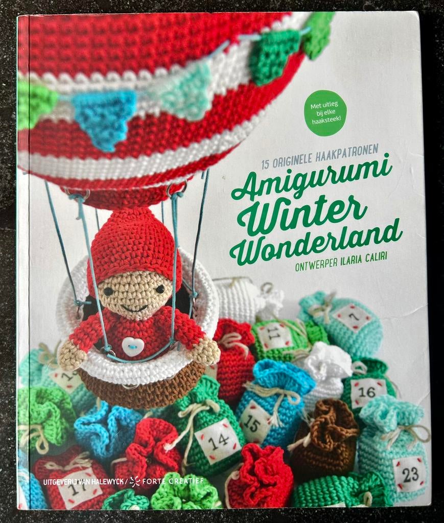 Amigurumi Winter Wonderland - ontwerper Ilaria Caliri, Breien en Haken, Ophalen of Verzenden, Zo goed als nieuw, Ilaria Caliri