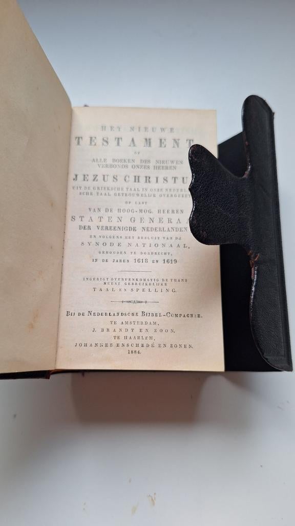 Antiek Nieuw Testament 1884 - Leren band met sluiting, Antiek en Kunst, Antiek | Boeken en Bijbels, Ophalen of Verzenden, Onbekend
