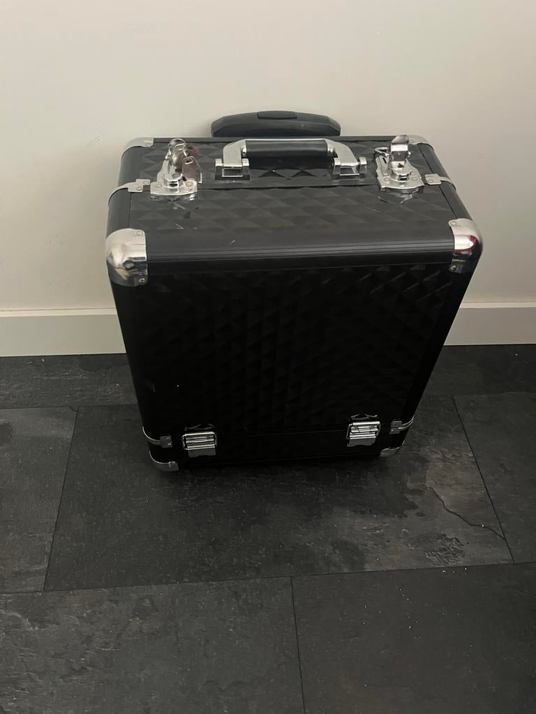 Zwarte make-up koffer met uitschuifbare vakken, Sieraden, Tassen en Uiterlijk, Beautycases, Gebruikt, Zwart, Ophalen of Verzenden