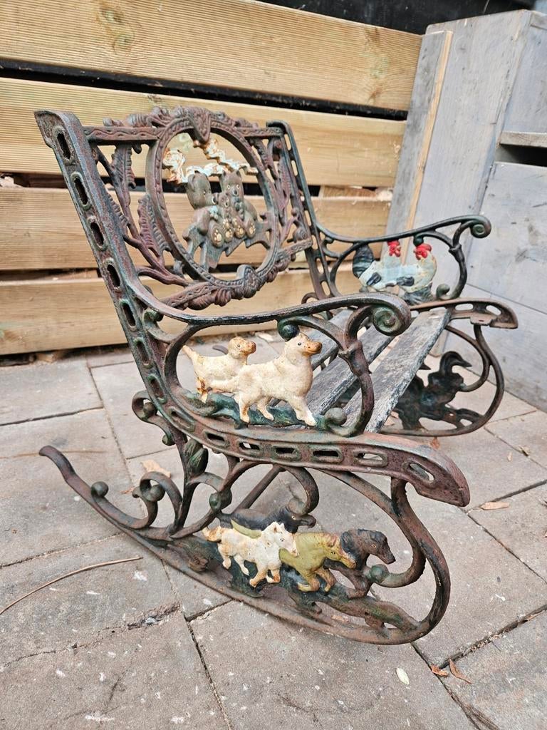 Antiek gietijzeren kinder schommelstoel met dieren, Antiek en Kunst, Antiek | Meubels | Stoelen en Banken, Ophalen of Verzenden