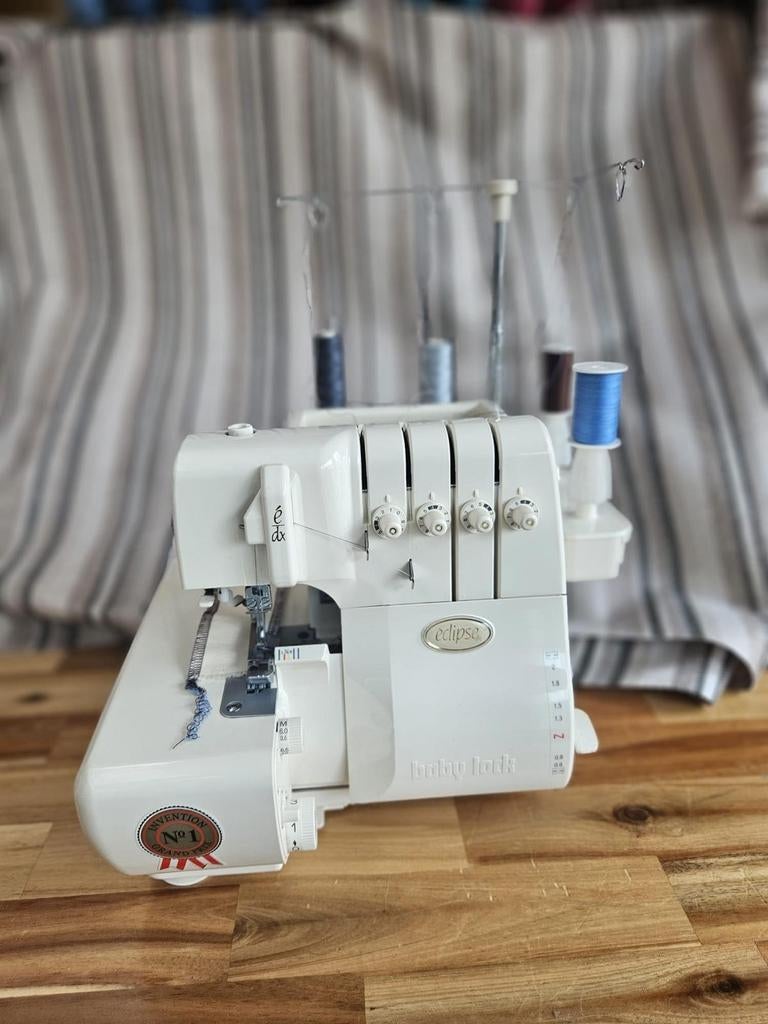 Babylock Eclipse Lockmachine, Hobby en Vrije tijd, Naaimachines en Toebehoren, Ophalen, Lockmachine, Overige merken